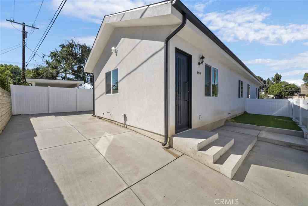 16404 Donmetz St #16404 - Photo 7 of 38