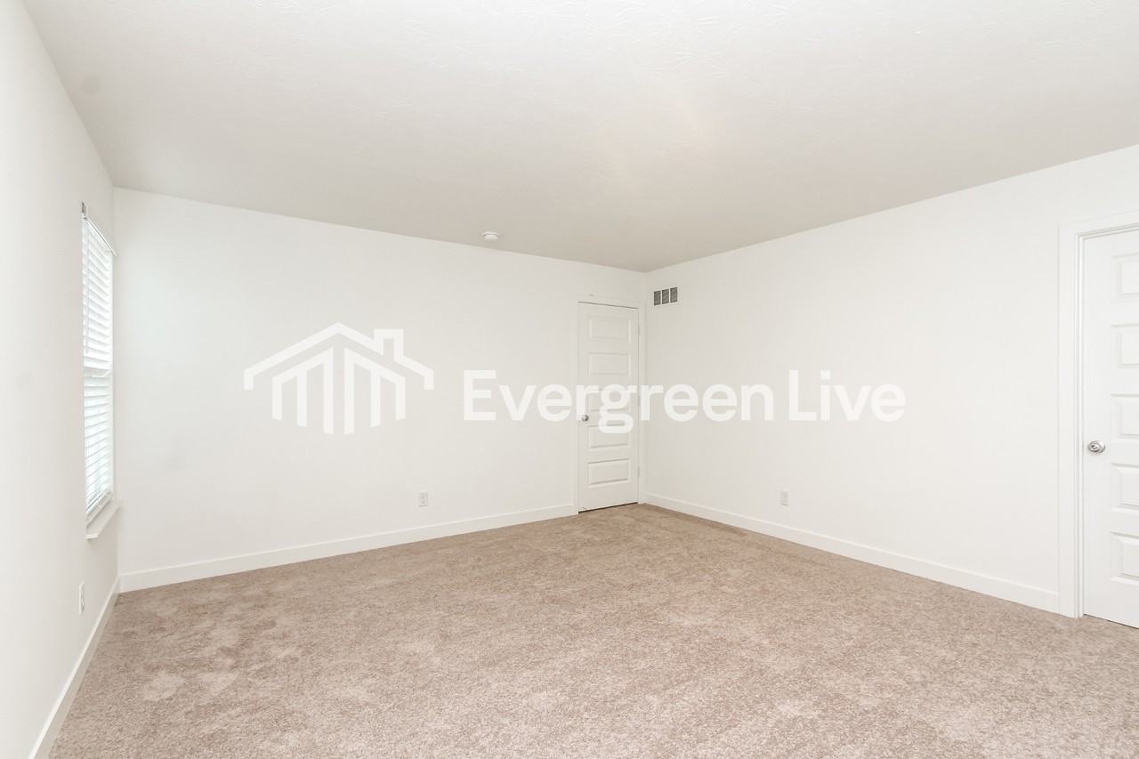 3427 Merton St - Photo 4 of 16