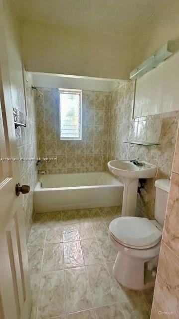 821 W 39th St #821-1 - Photo 2 of 11