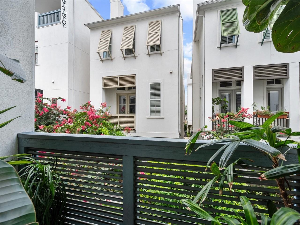 249 E 27th St #249 - Photo 3 of 34