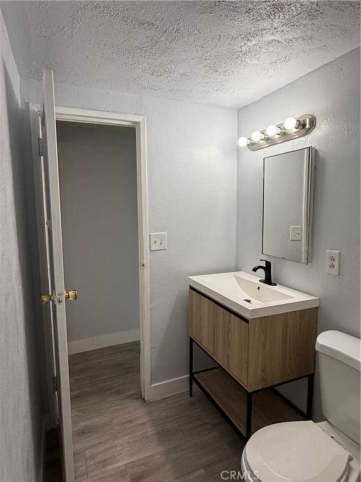 1170 E 55th St #1170 - Photo 5 of 14