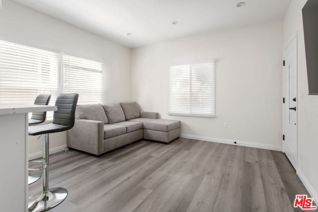 1460 W 22nd St #1460 - Photo 3 of 10