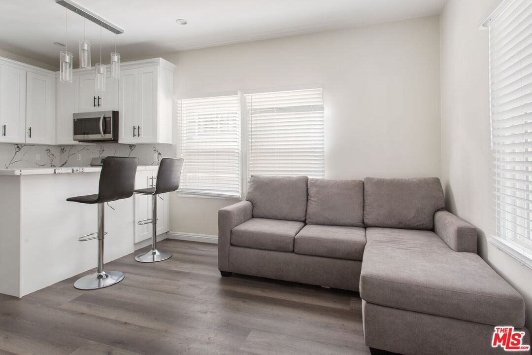 1460 W 22nd St #1460 - Photo 4 of 10