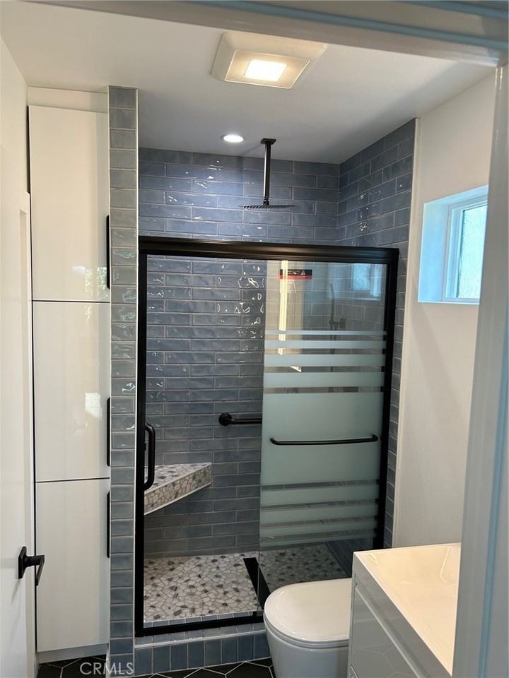1009 South Laramie Street #1009B - Photo 3 of 31