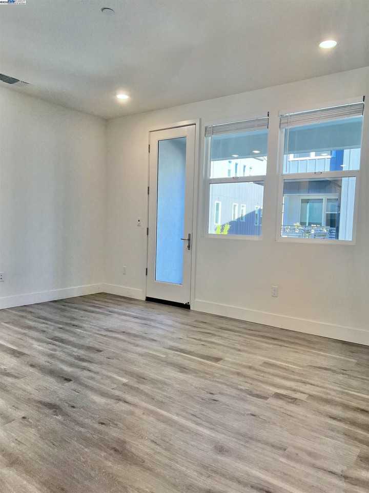 1712 17th Street #1712 - Photo 3 of 31