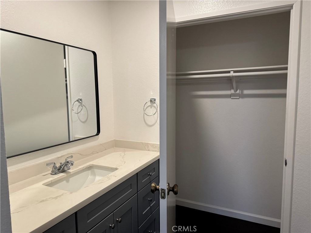 5704 Sultana Ave #5704D - Photo 4 of 50