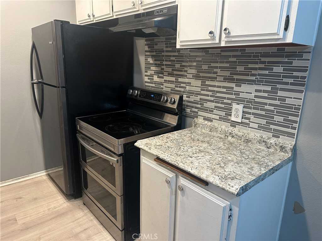 1735 East Washington Street #1735 - Photo 2 of 10