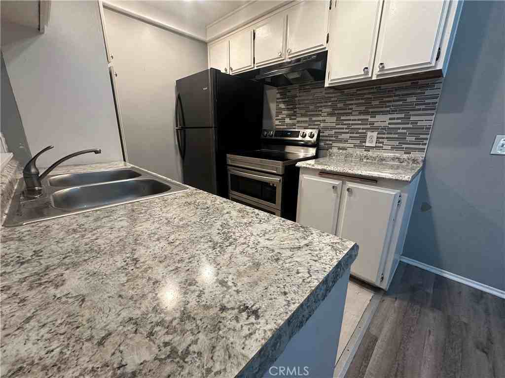 1735 East Washington Street #1735 - Photo 4 of 10