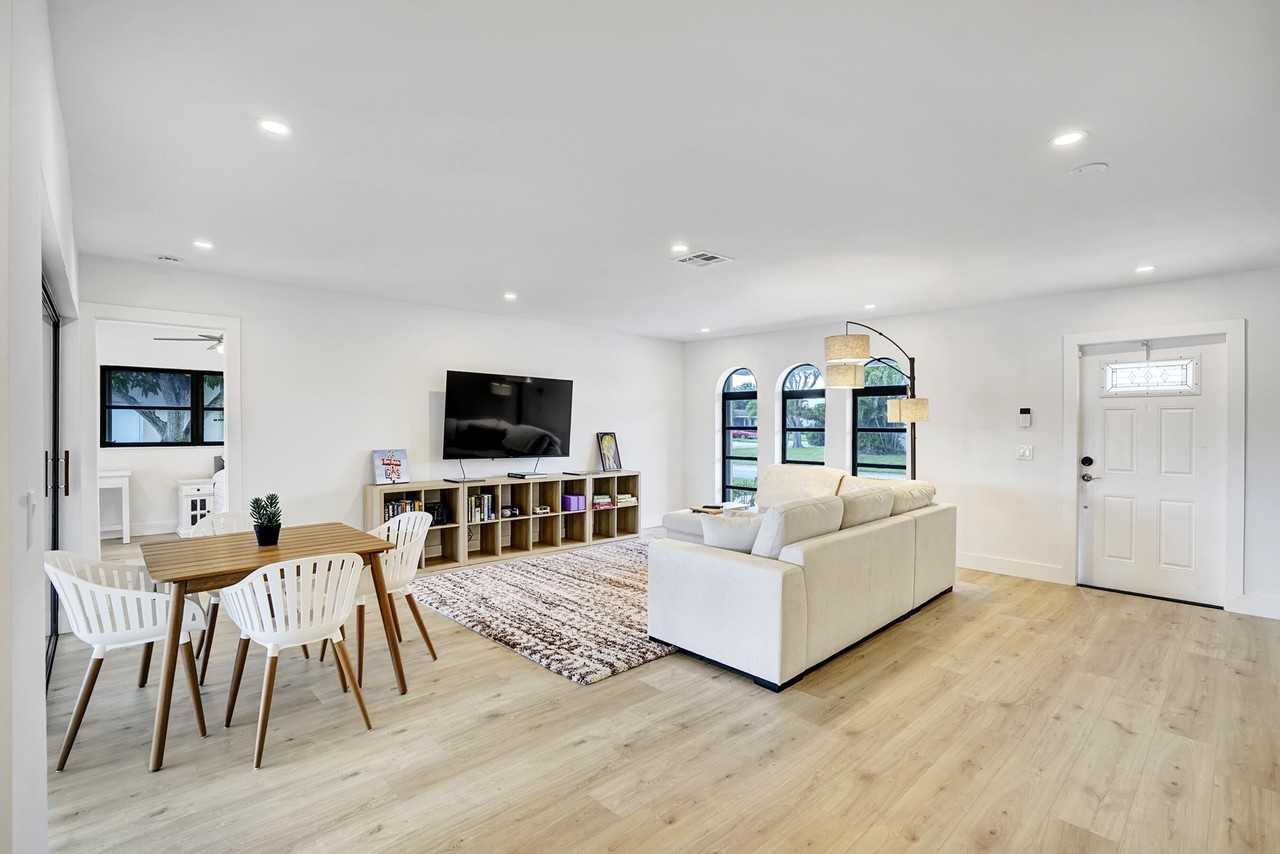 14608 Country Side Ln #14608 - Photo 4 of 35