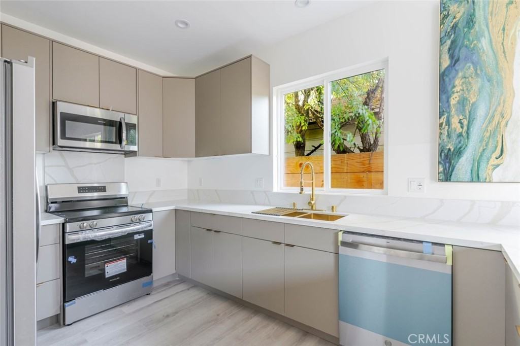 17428 Roscoe Blvd #17428 - Photo 3 of 24