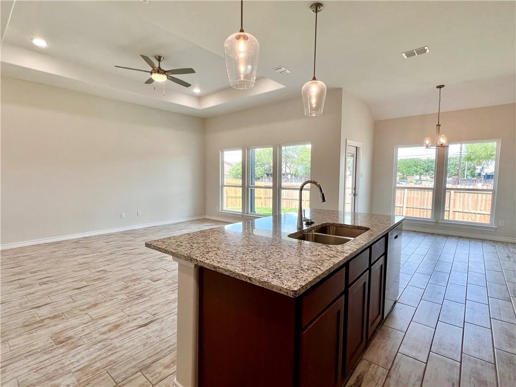 3413 Travis Ct #3413 - Photo 4 of 16