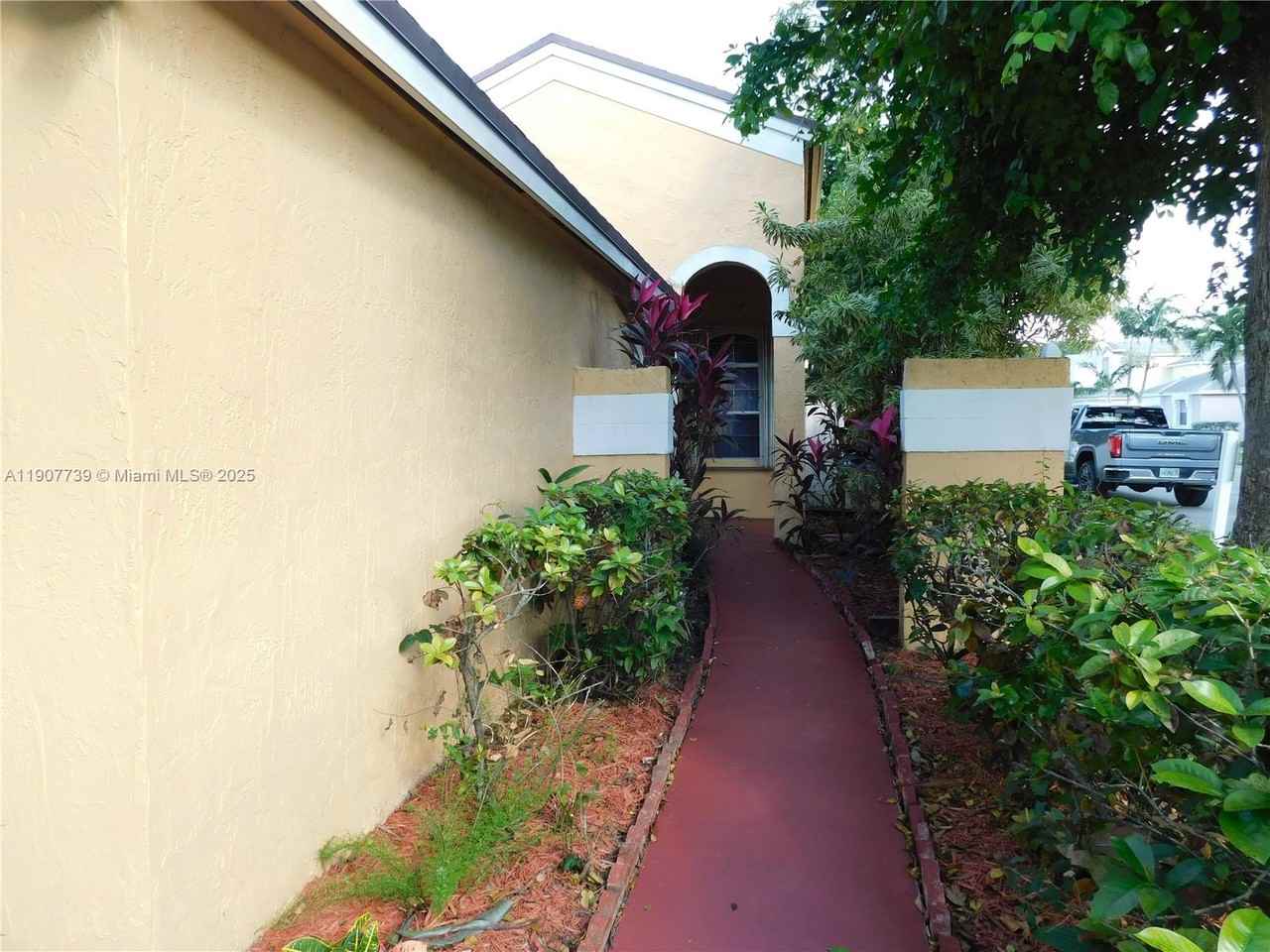 2851 River Run Cir W #2851-2851 - Photo 5 of 33