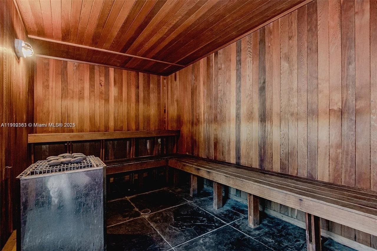 133 Ne 2nd Ave #133-617 - Photo 5 of 50