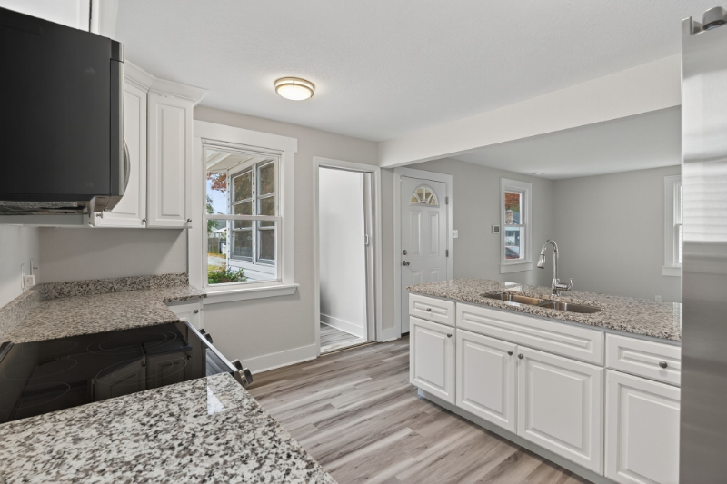 3517 Brighton St - Photo 4 of 20