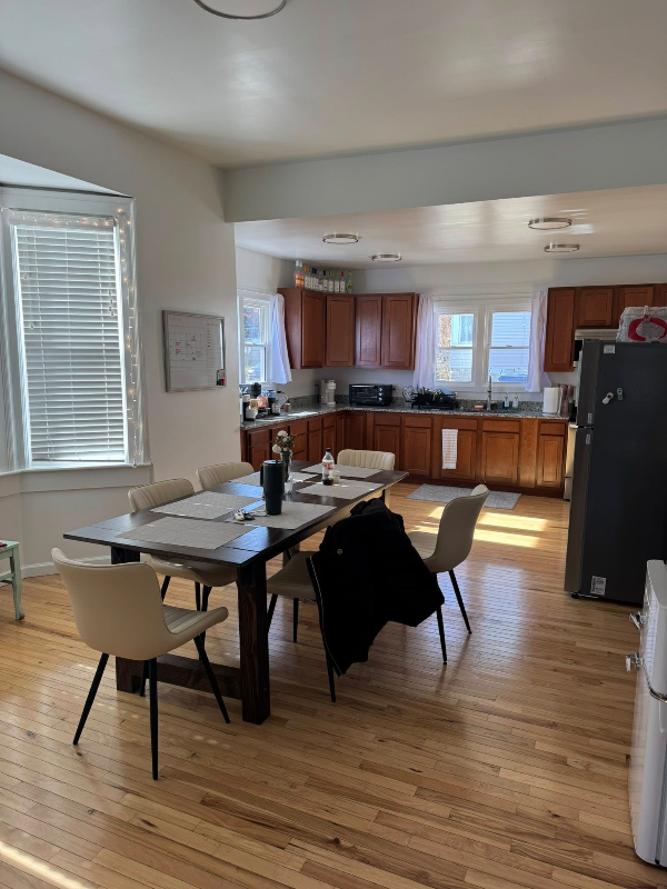 3805 Regent Avenue - Photo 5 of 9