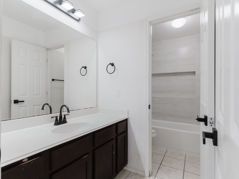 1606 Willow Way - Photo 4 of 20