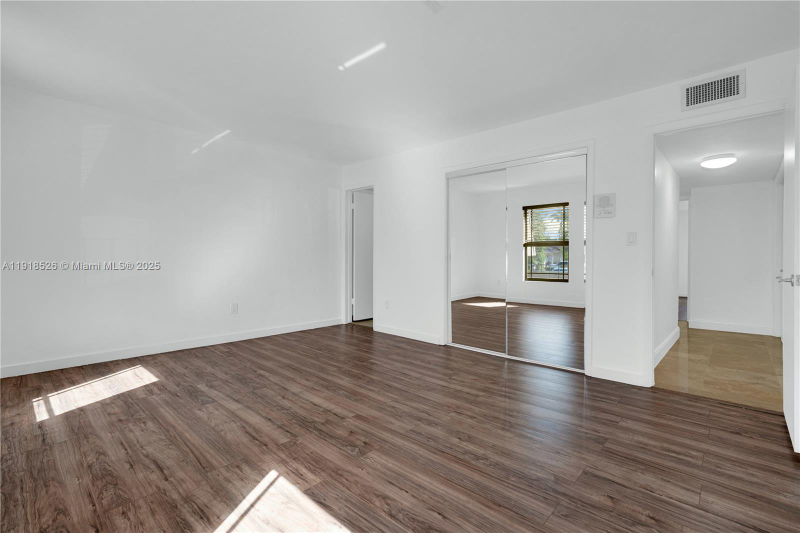 9823 9823, Southwest 93Rd Terrace - Photo 5 of 20