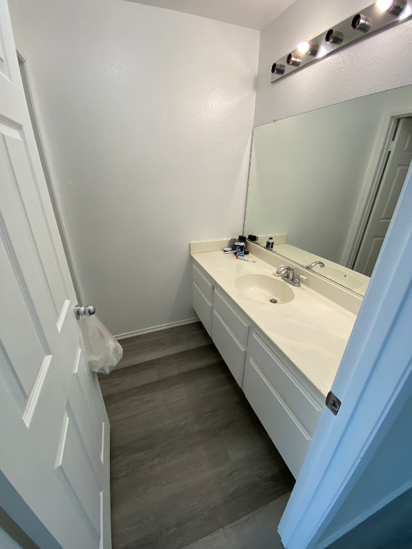 15221 Hallmark Ln - Photo 7 of 11