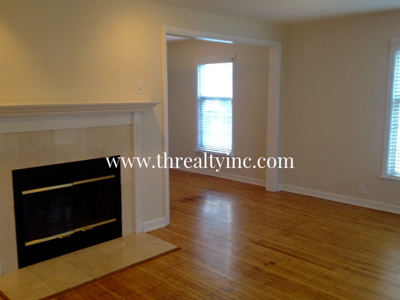 5751 Rosslyn Ave - Photo 3 of 24