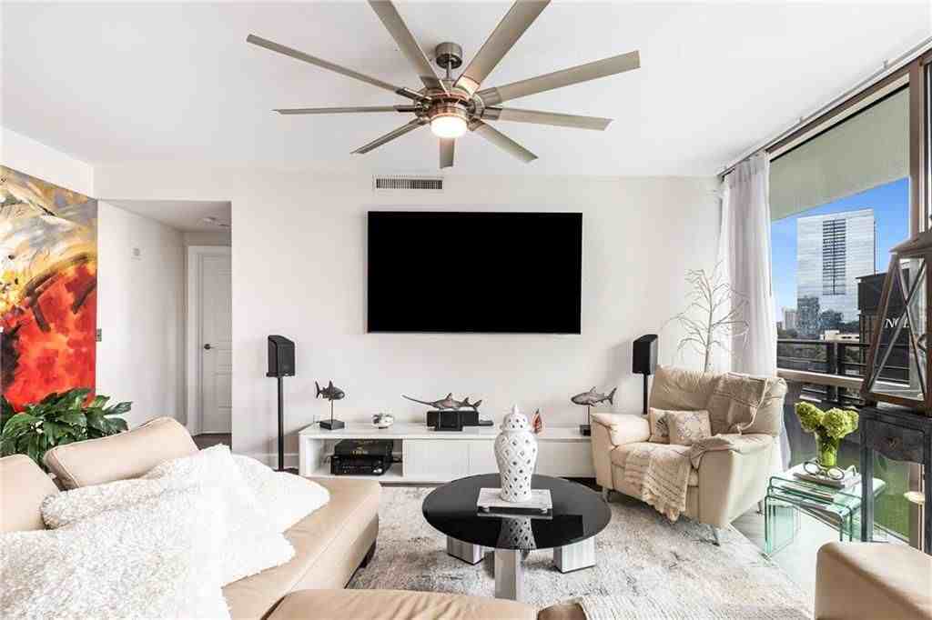 700 Park Regency Pl NE - Photo 4 of 25