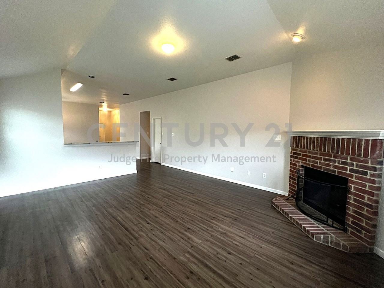 1923 Pin Oak Ln - Photo 3 of 11