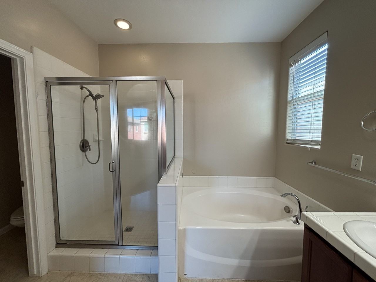 5537 N Gates Ave #NA - Photo 5 of 30