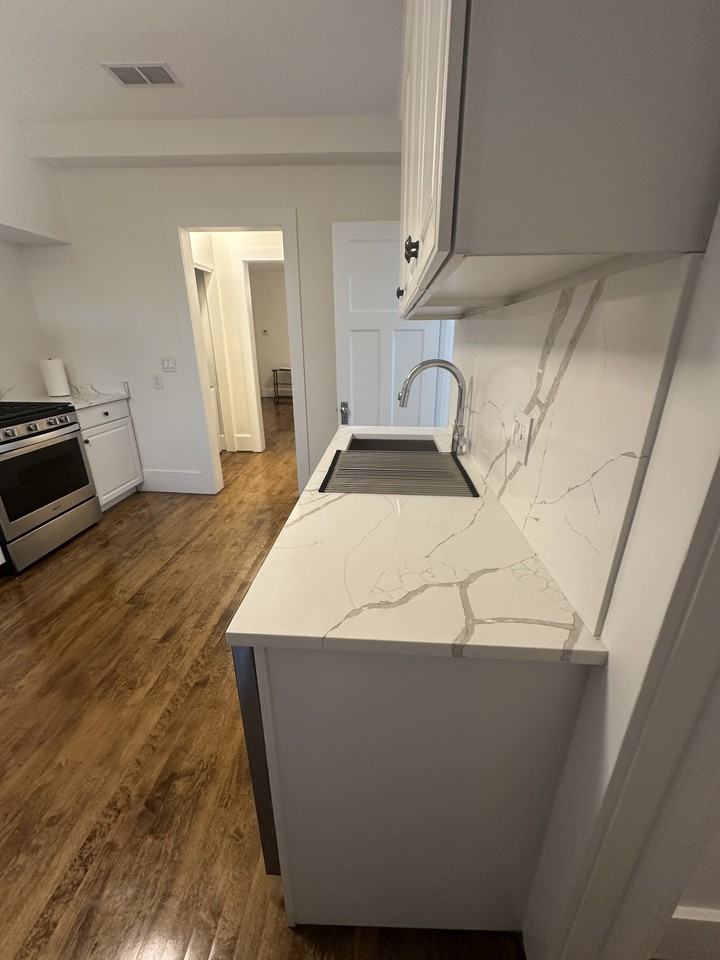 412 Pleasant St #418-1-2 - Photo 6 of 40