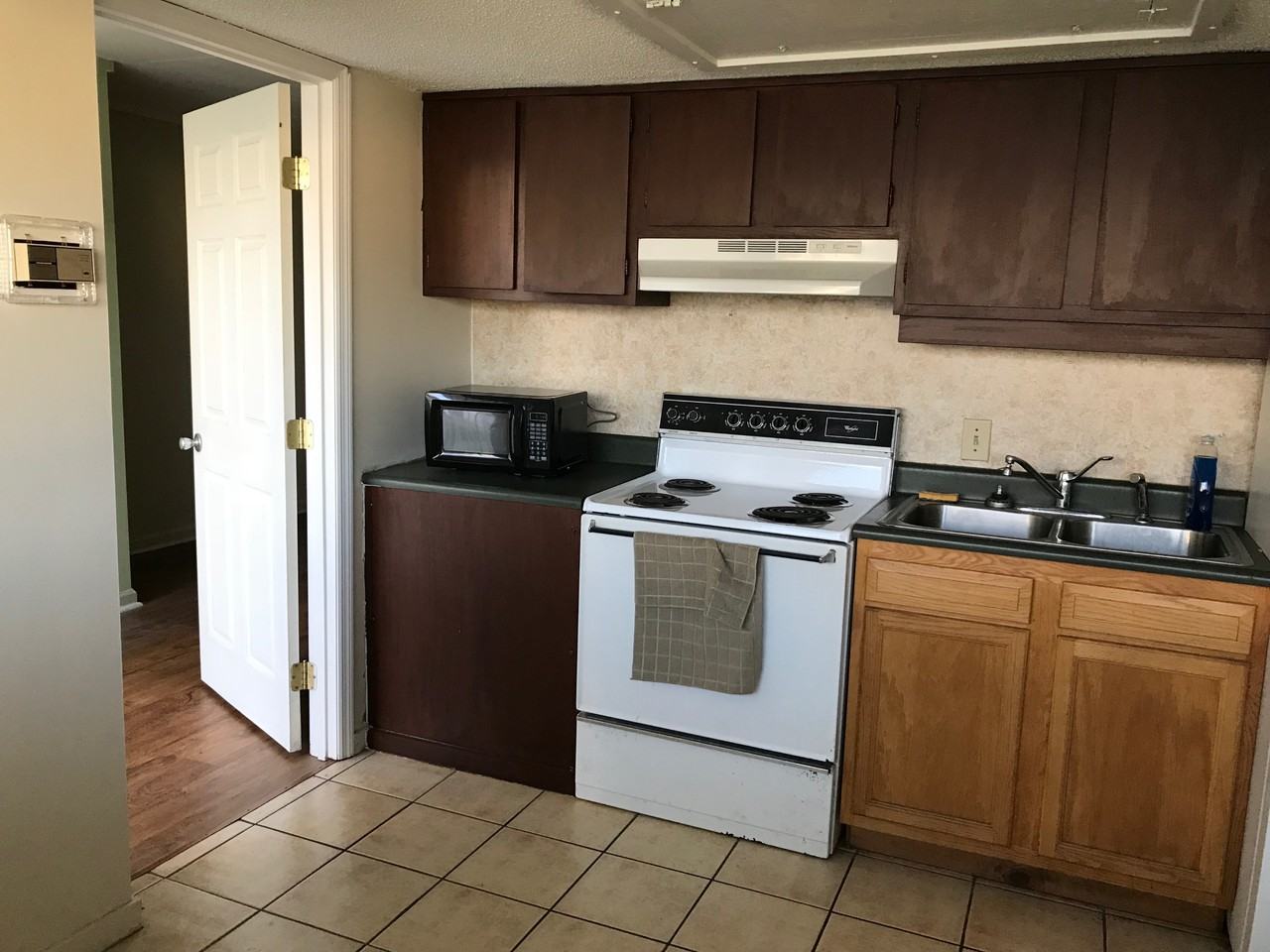 454 Racine Dr - Photo 3 of 7