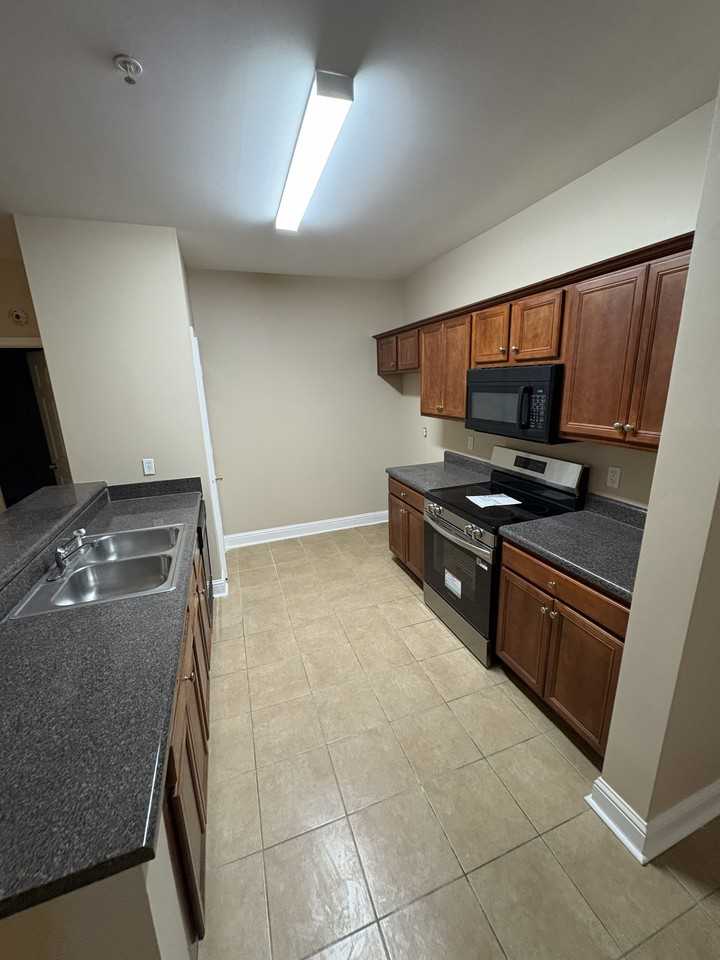 3323 Town Creek Cir #NA - Photo 3 of 10