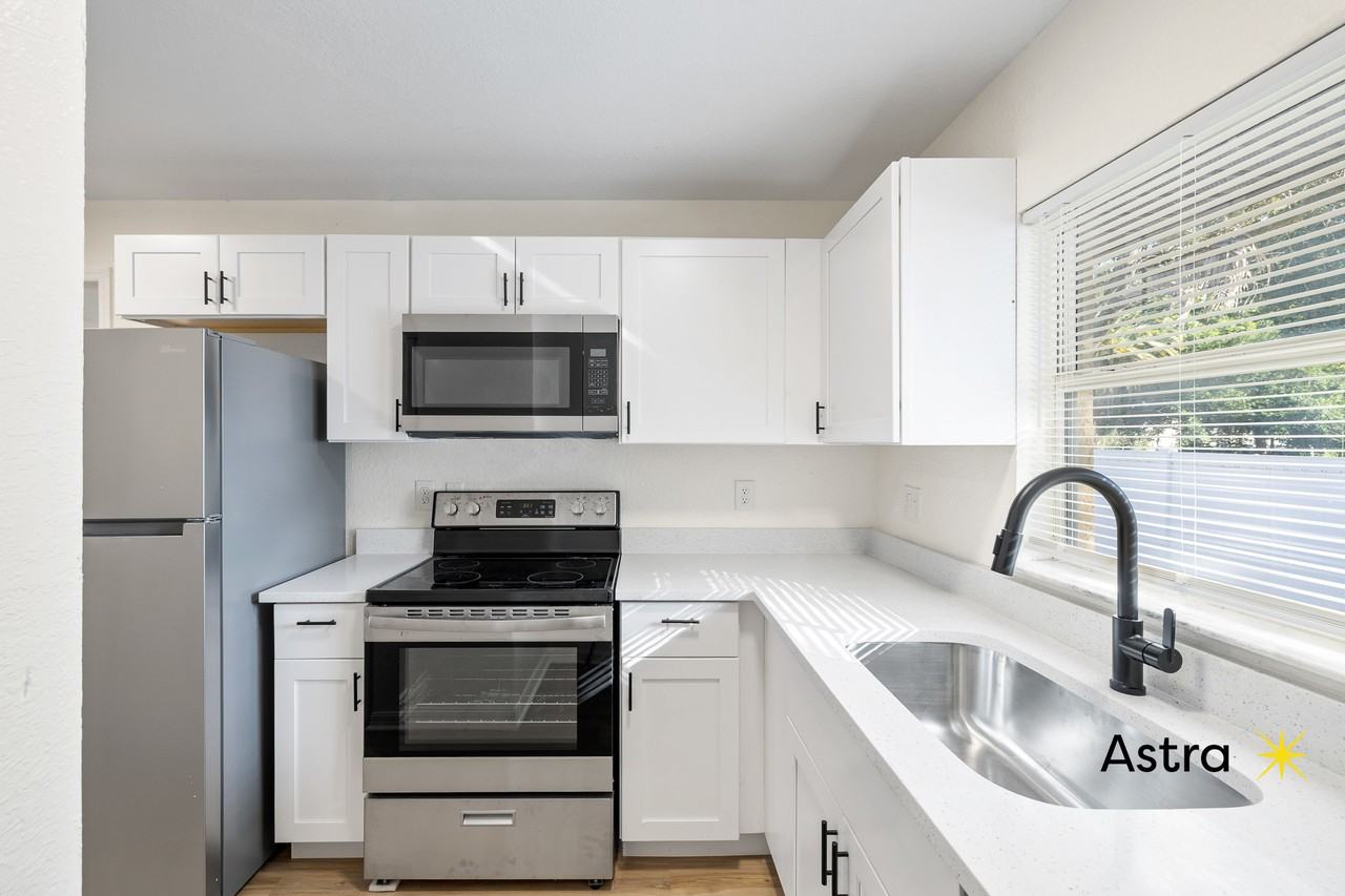 966 22nd Avenue South #101 - Photo 3 of 10