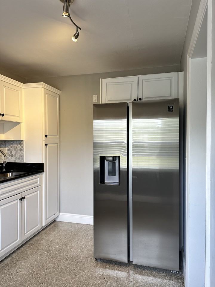 259 Bloomfield Dr #NA - Photo 3 of 16