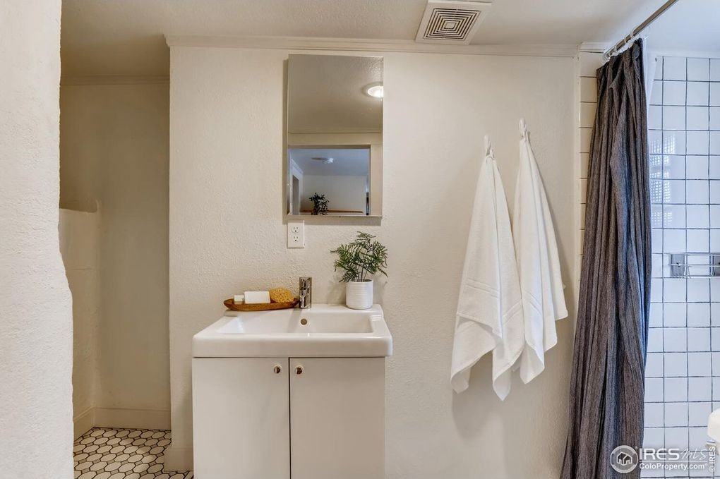 194 Artesian Drive #9 - Photo 6 of 10