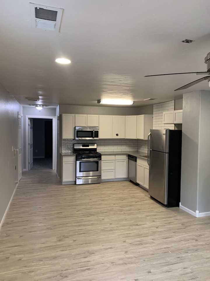 508 Coal Ave Se - Photo 2 of 14