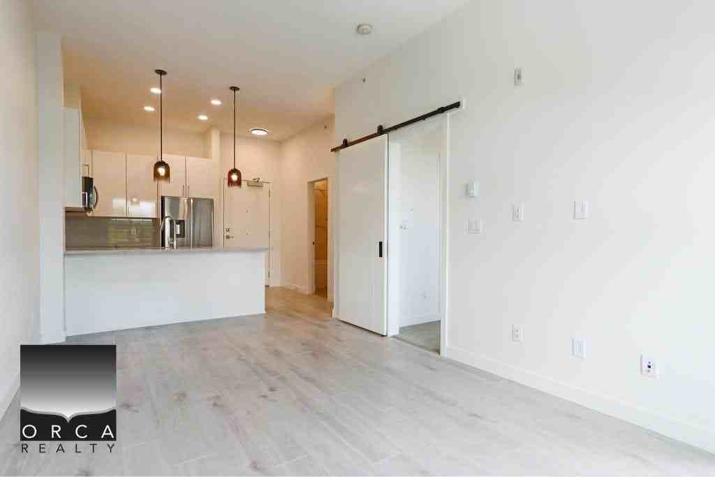 5504 Brydon Crescent #611 - Photo 7 of 20