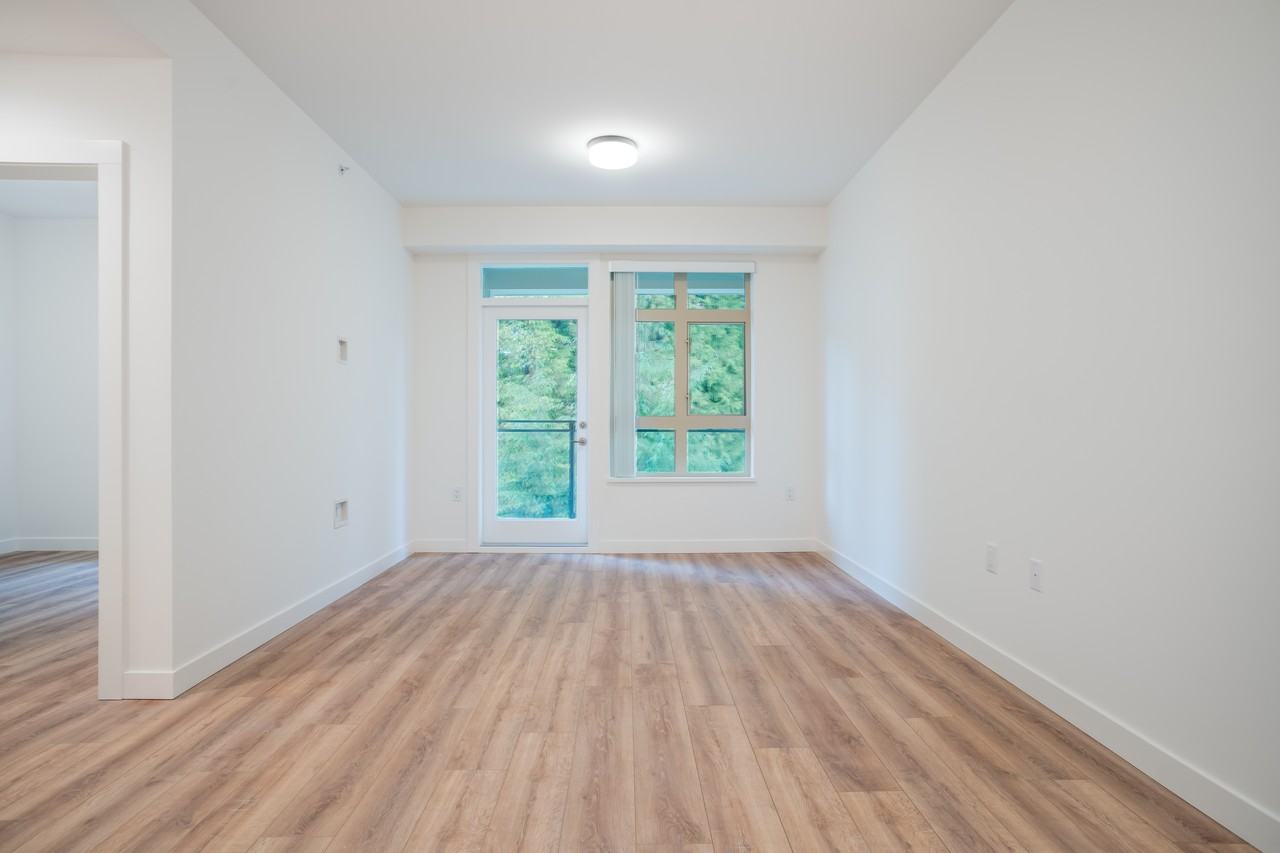 Lynn Living - Photo 3 of 15