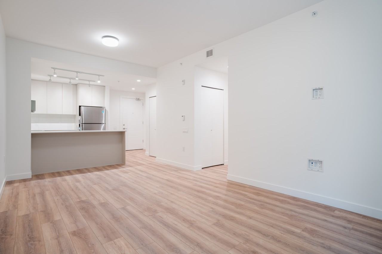 Lynn Living - Photo 5 of 15