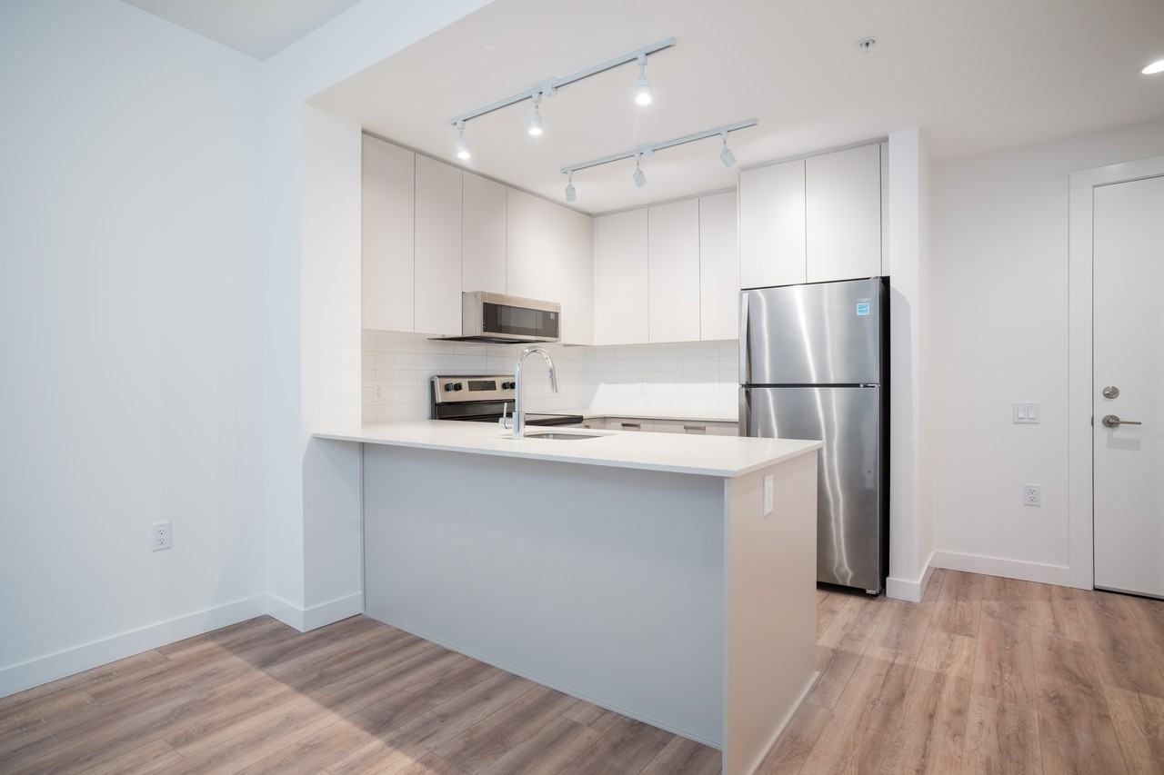 Lynn Living - Photo 2 of 15