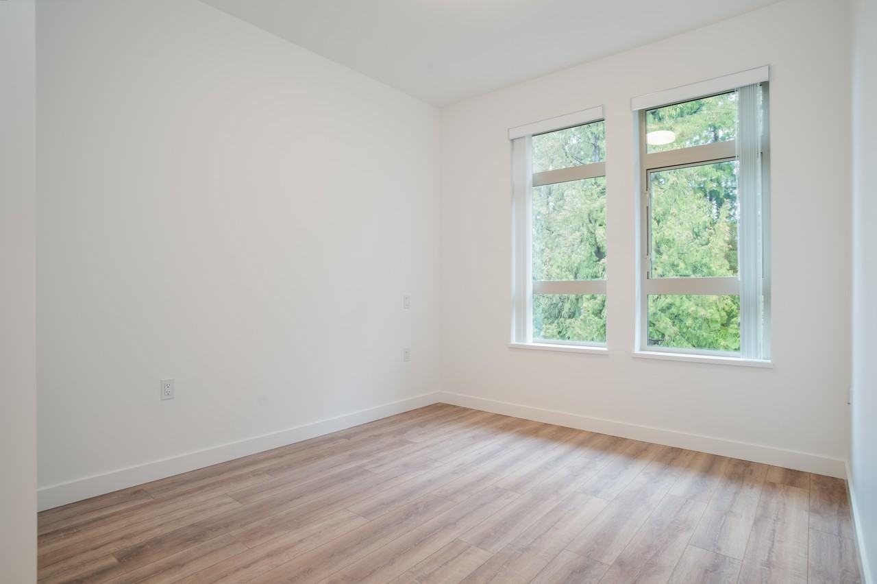 Lynn Living - Photo 7 of 15