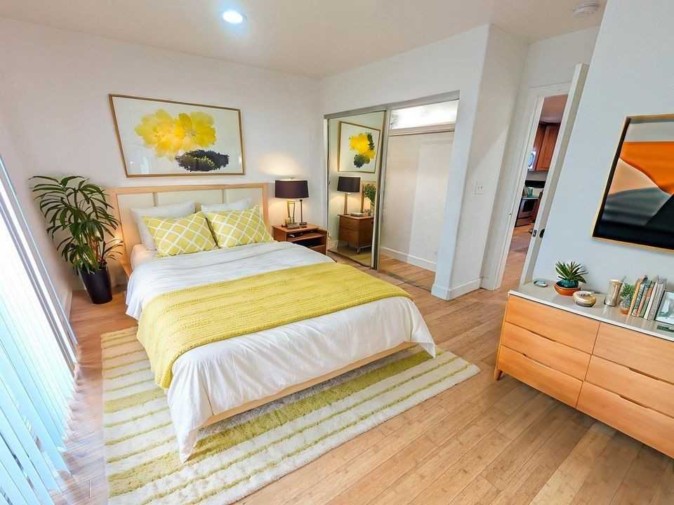 1010 North Wilton Place #2 - Photo 3 of 8