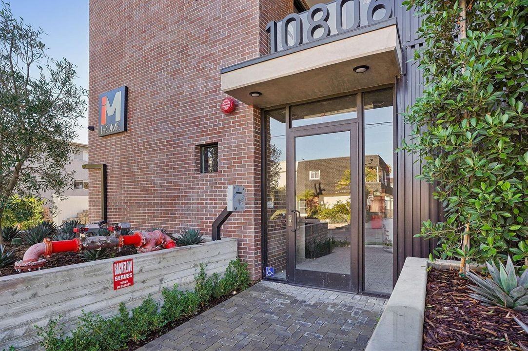 10806 Blix Street #402 - Photo 4 of 15