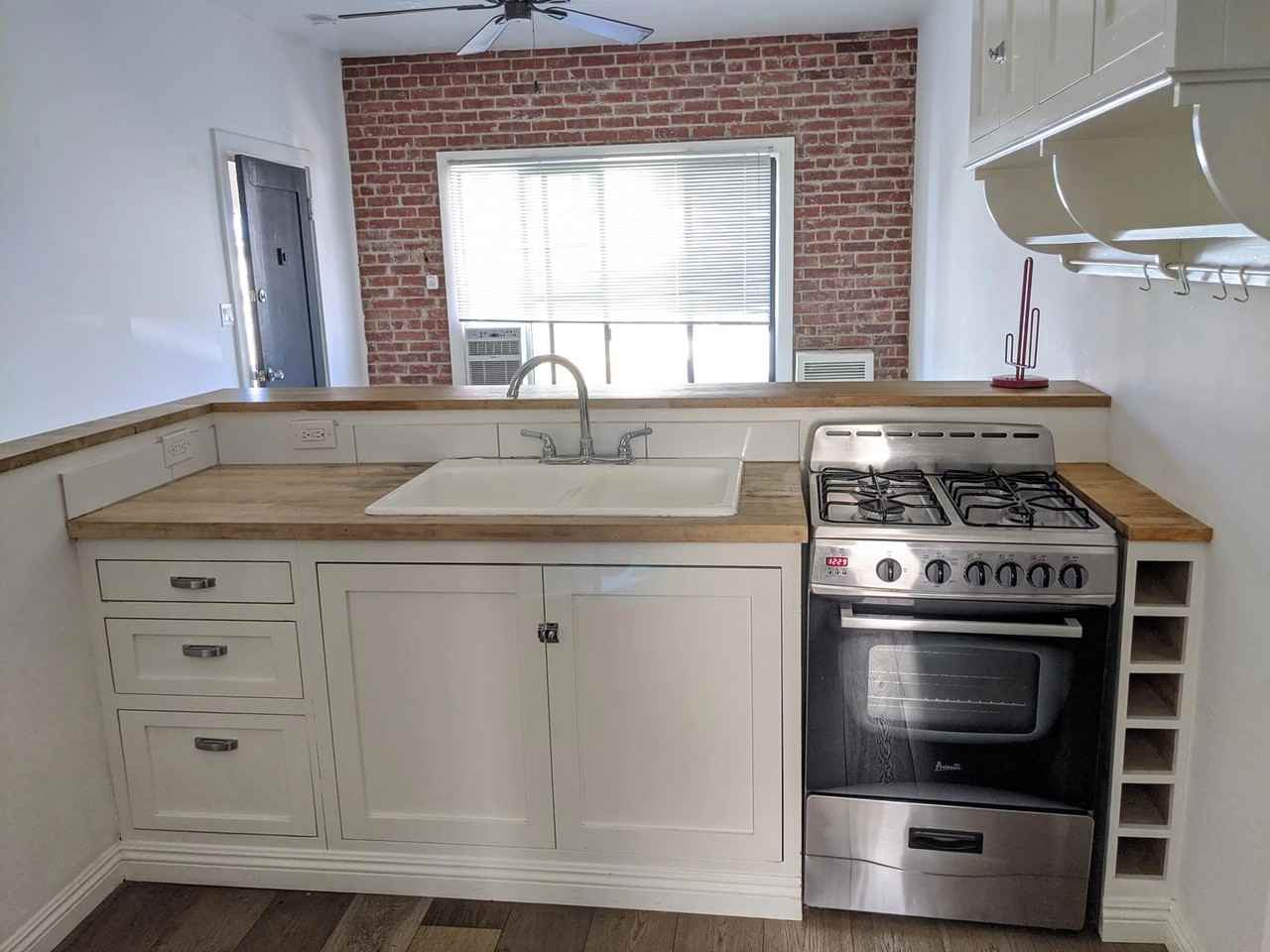 1104 Stone Street #1104 - Photo 4 of 12