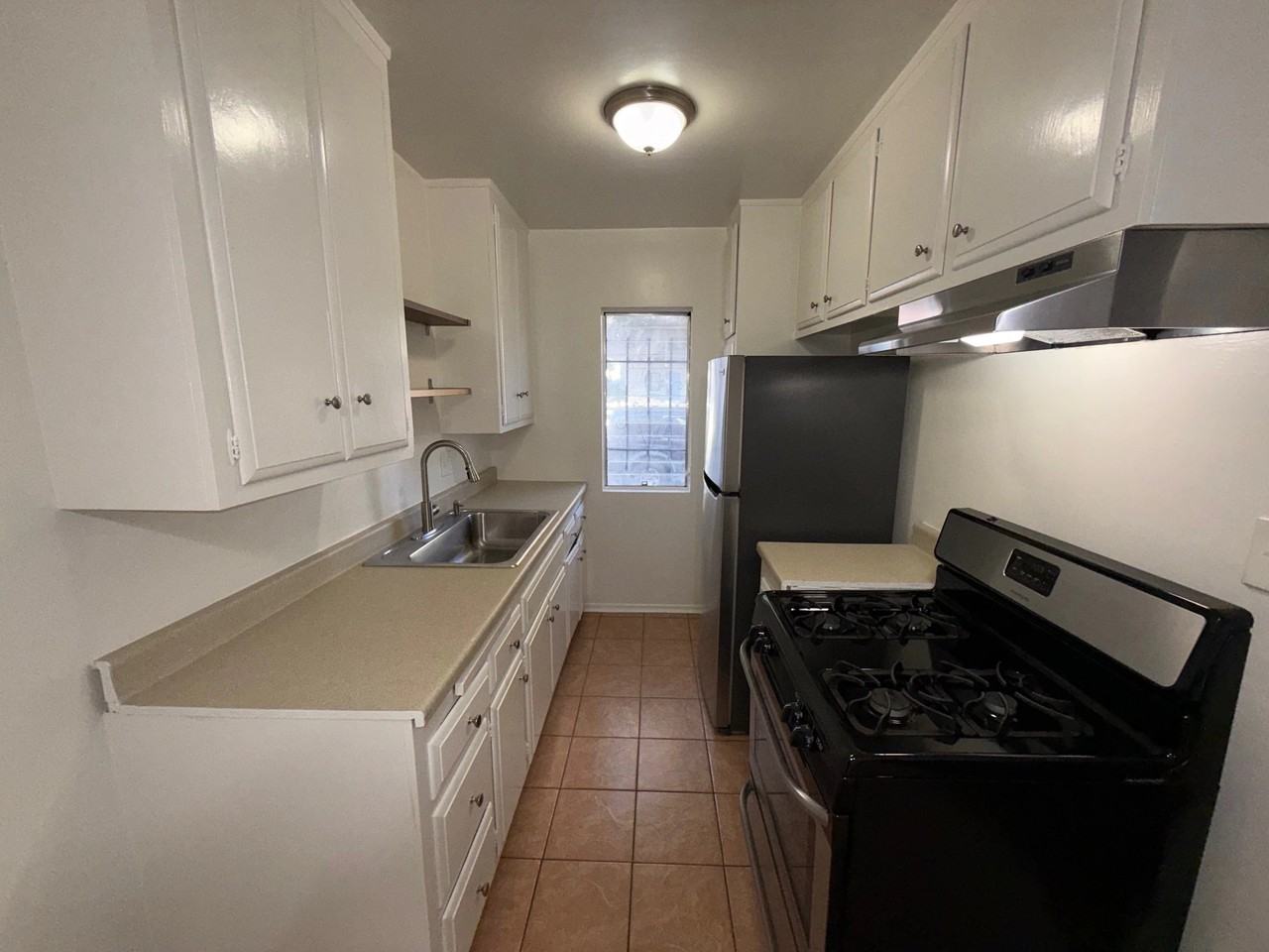 1114 West 18th Street #1 - Photo 2 of 10