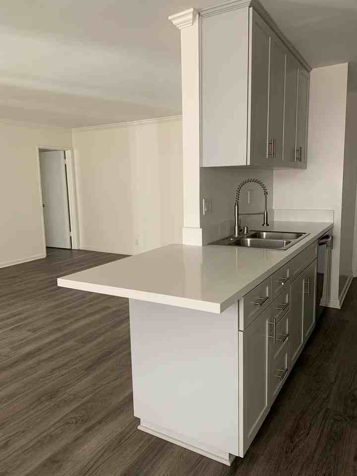 118 South Wetherly Drive #101 - Photo 6 of 12