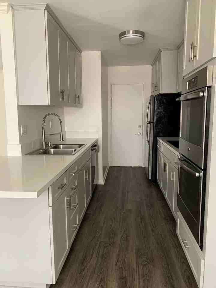 118 South Wetherly Drive #101 - Photo 7 of 12