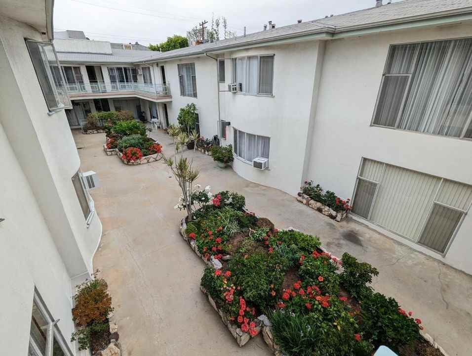 1236 North Sweetzer Avenue #18 - Photo 2 of 15