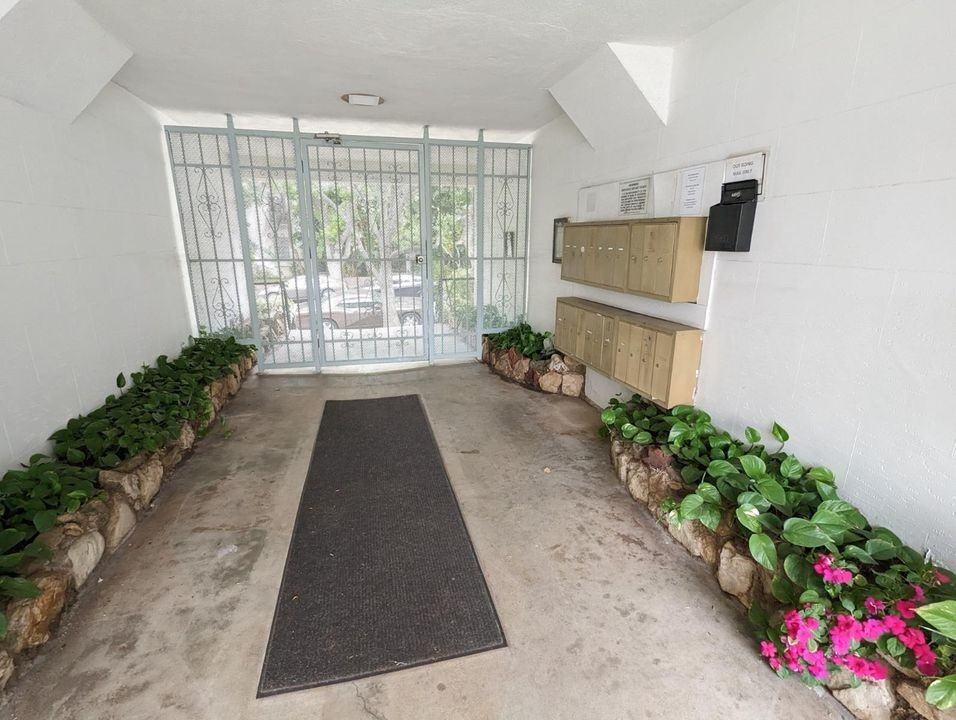 1236 North Sweetzer Avenue #18 - Photo 6 of 15