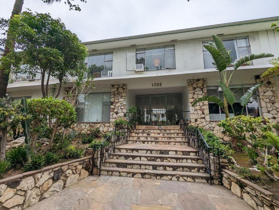 1236 North Sweetzer Avenue #18 - Photo 7 of 15