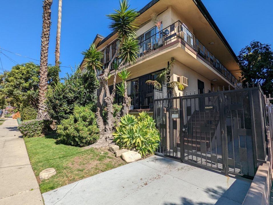 1338 North Gardner Street #5 - Photo 2 of 19