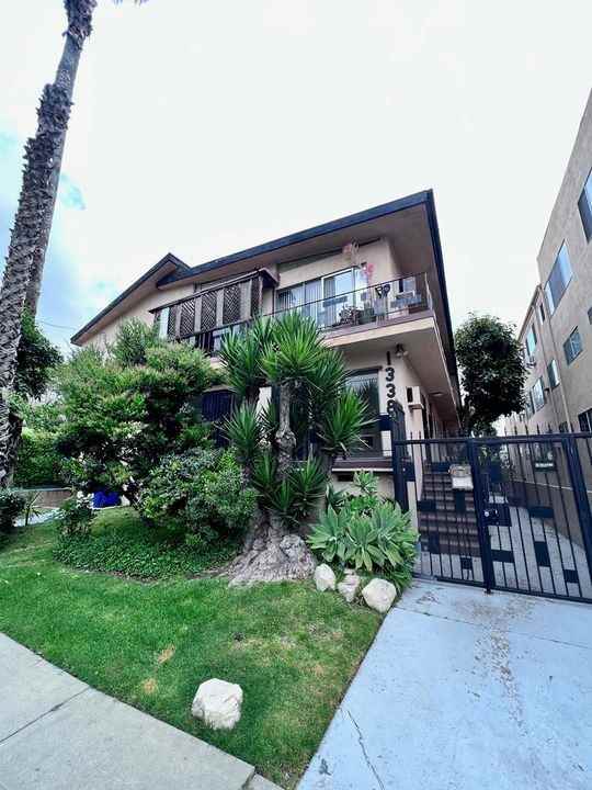 1338 North Gardner Street #5 - Photo 3 of 19