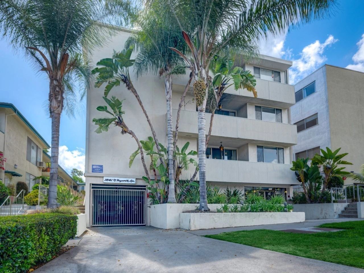 1541 North Hayworth Avenue #102 - Photo 3 of 28